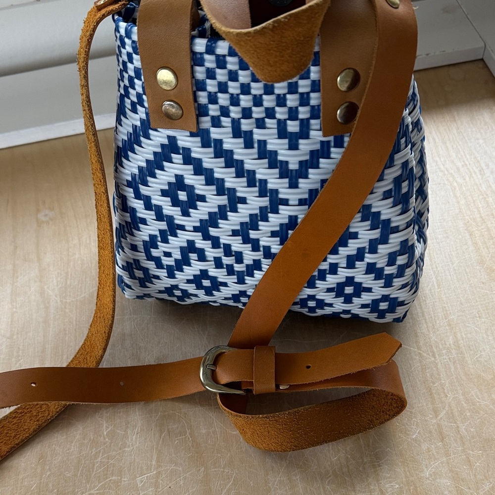 Elegant Blue and White Woven Tote with Tan Leather Straps - Picture 5 of 13